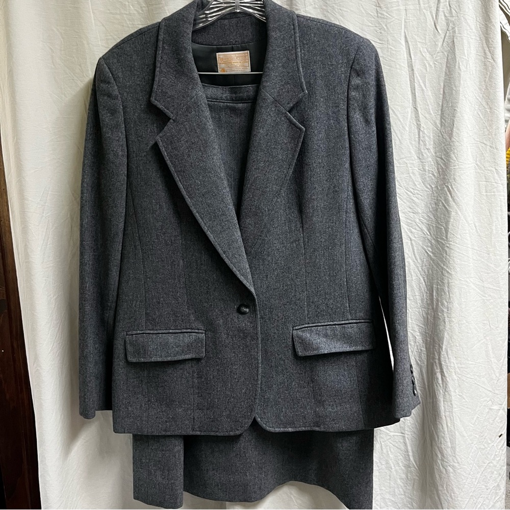 Vintage Pendleton Women’s Gray Skirt Suit 100% Virgin Wool USA  Size 14
